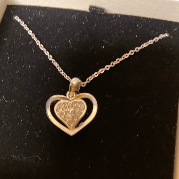 Silver heart and chain sparkle more than pictures - Picture 3 of 5